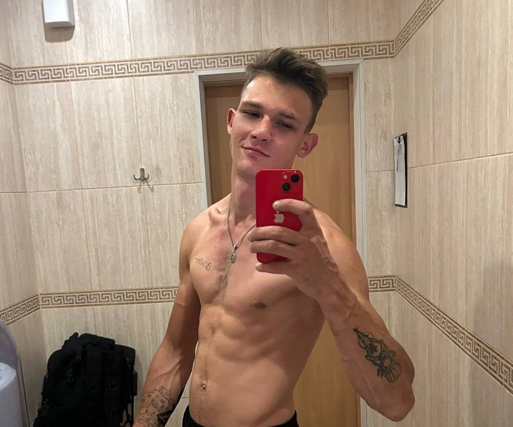 AdamGold01 Chatroom