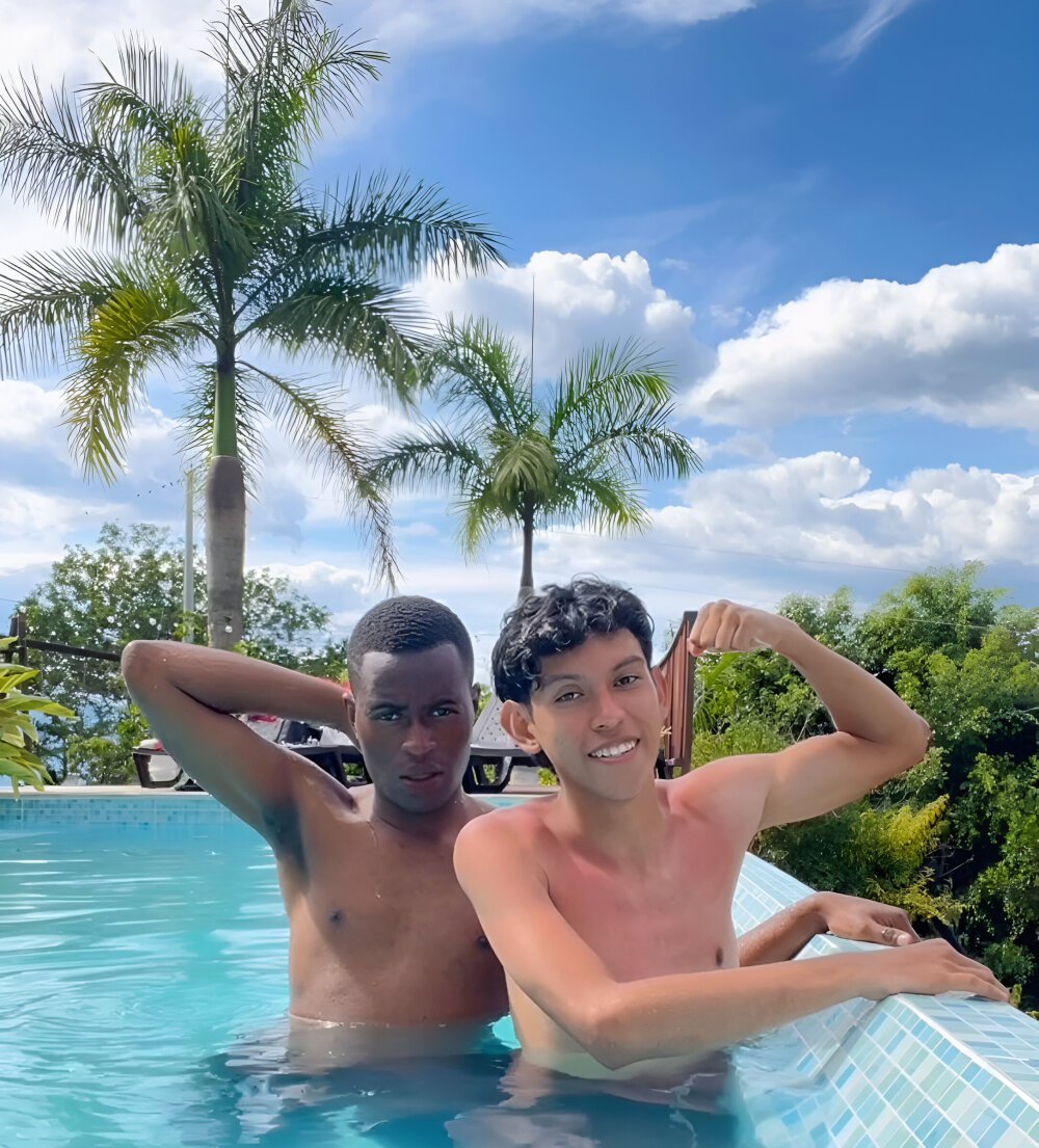 Aland_Criss Chatroom