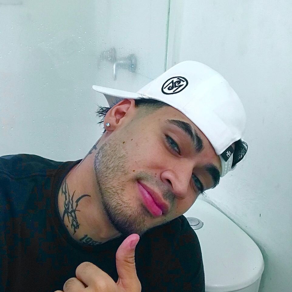 Alejo_Big1 Chatroom
