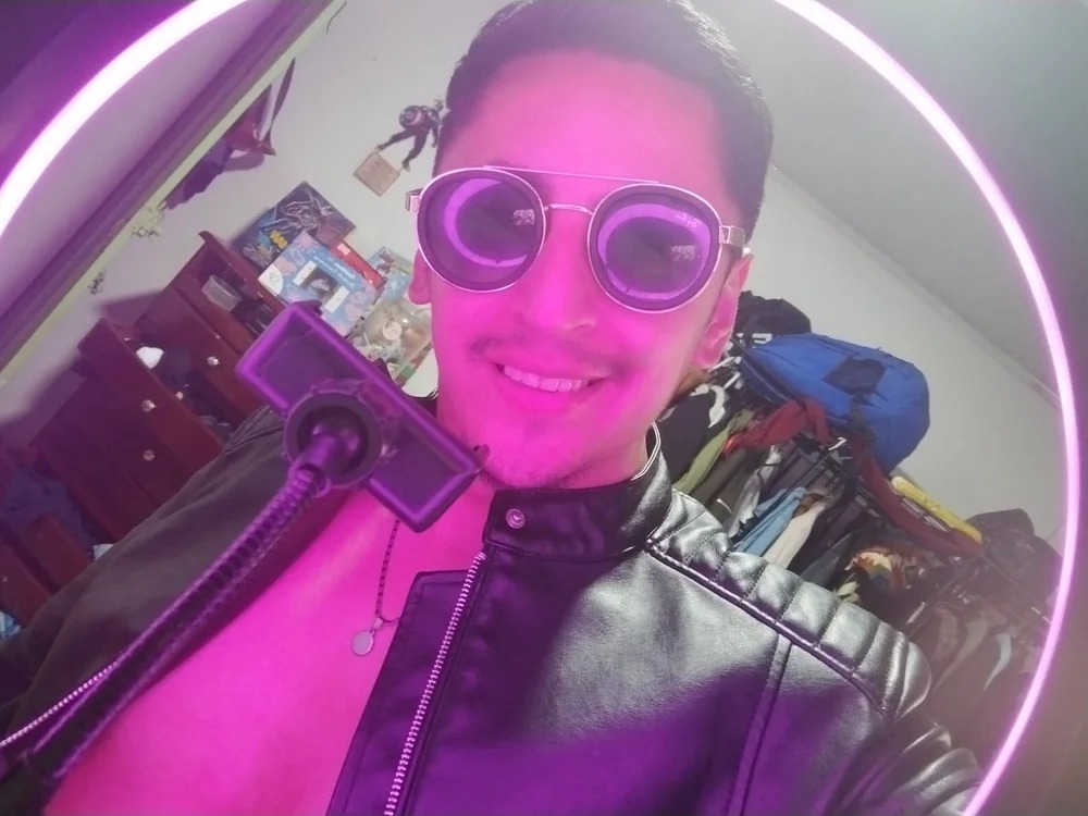 Alexx_levi Chatroom