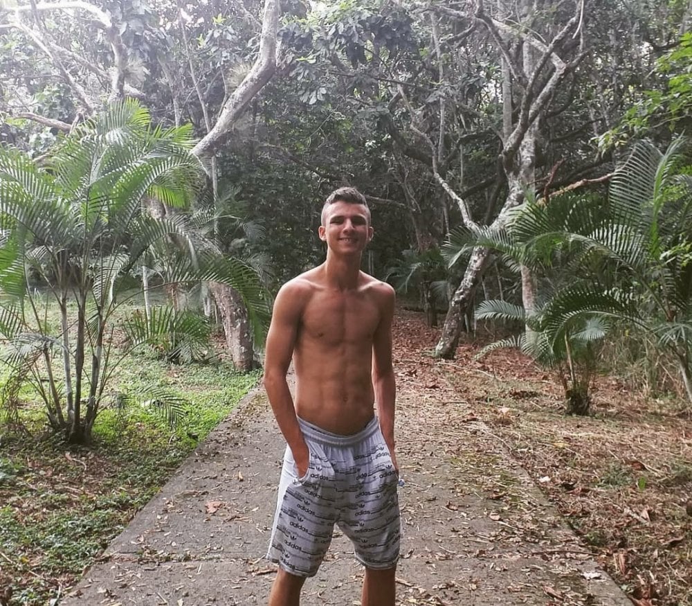 Andrew_lovely18 Chatroom