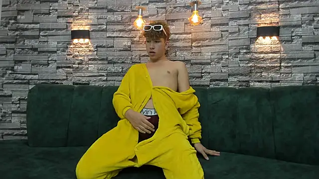 Angel_Huger Chatroom