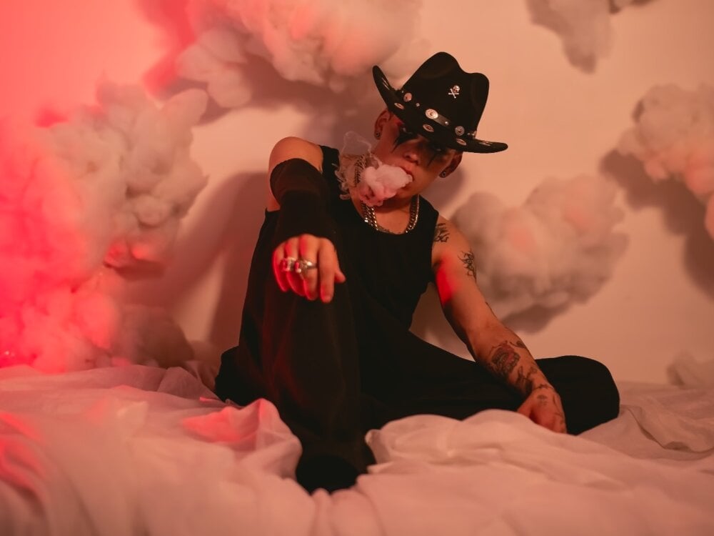 Anhony_Muscle Chatroom