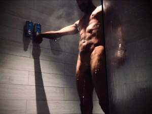 Antonio_shower_time