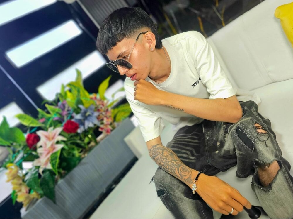 Arthur_Loui Chatroom