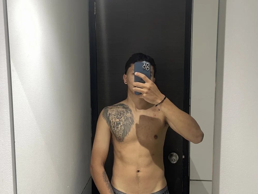 AxelCrown1 Chatroom