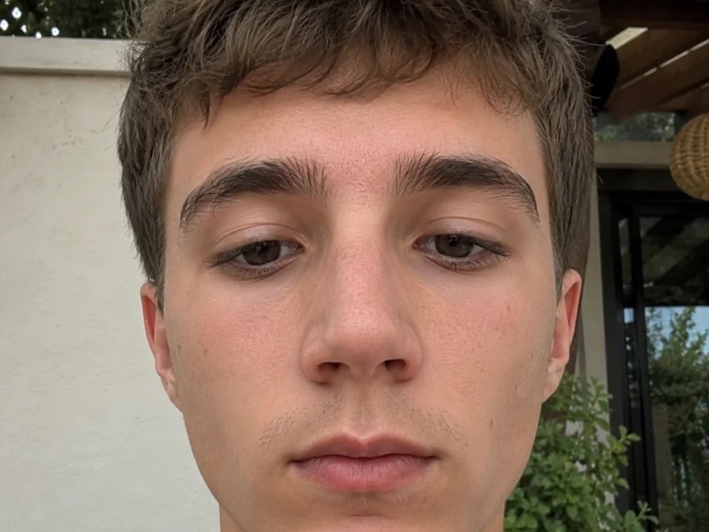 Axel_20 Chatroom