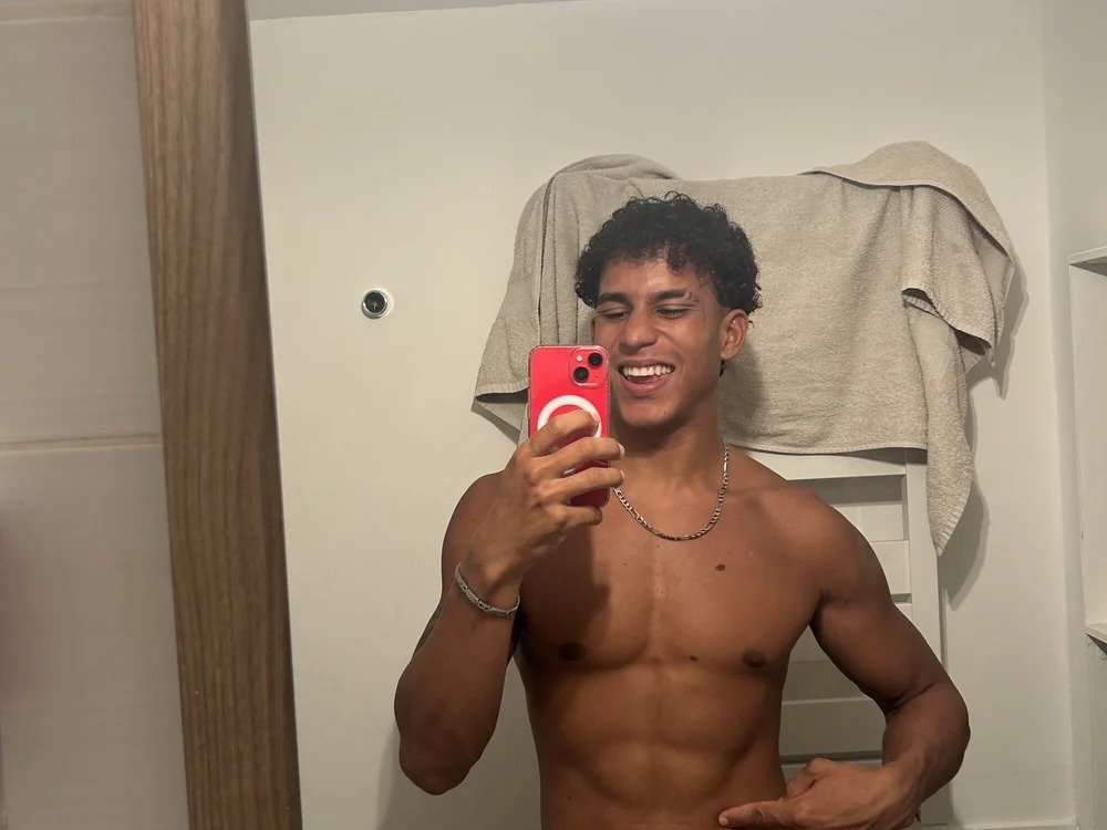 Axel_Castillo1 Chatroom