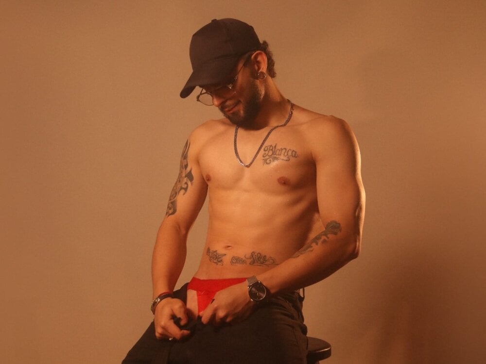 Axel_Stton Chatroom