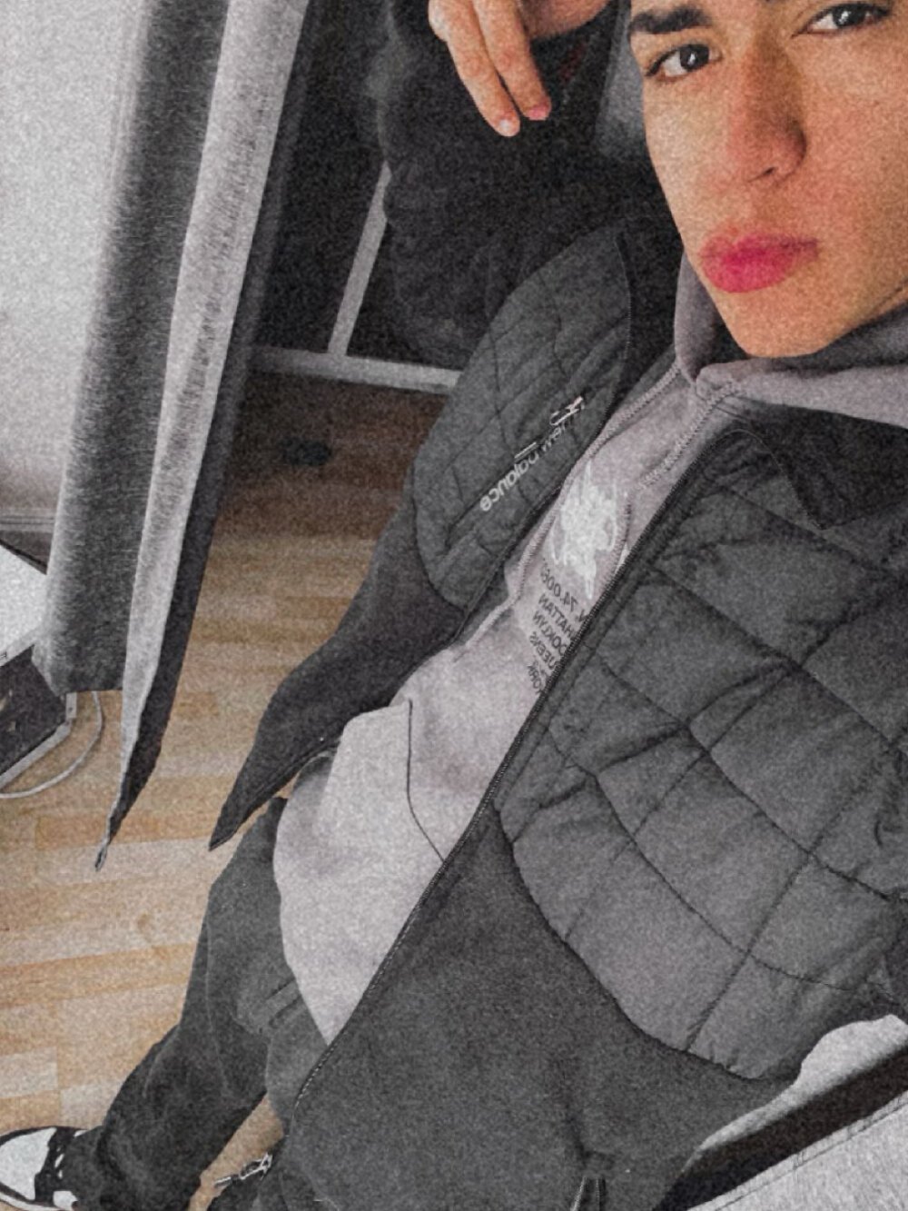 BadboyXXXMZ Chatroom