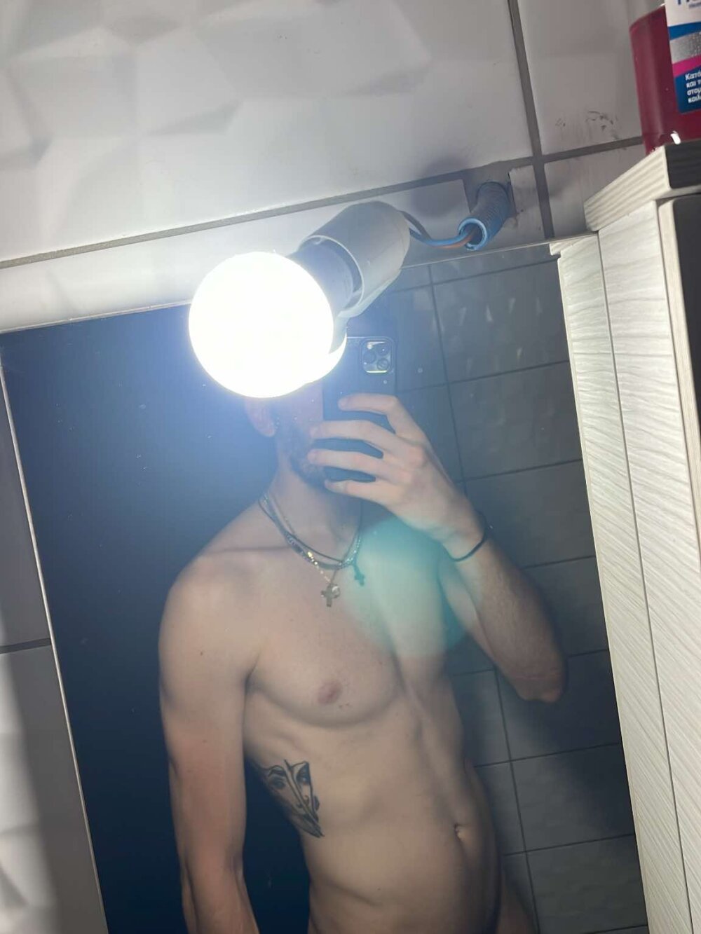 BigCockNickGR Chatroom