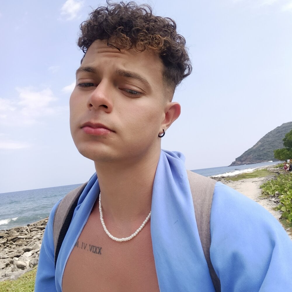 Calebchiquitoricci Chatroom