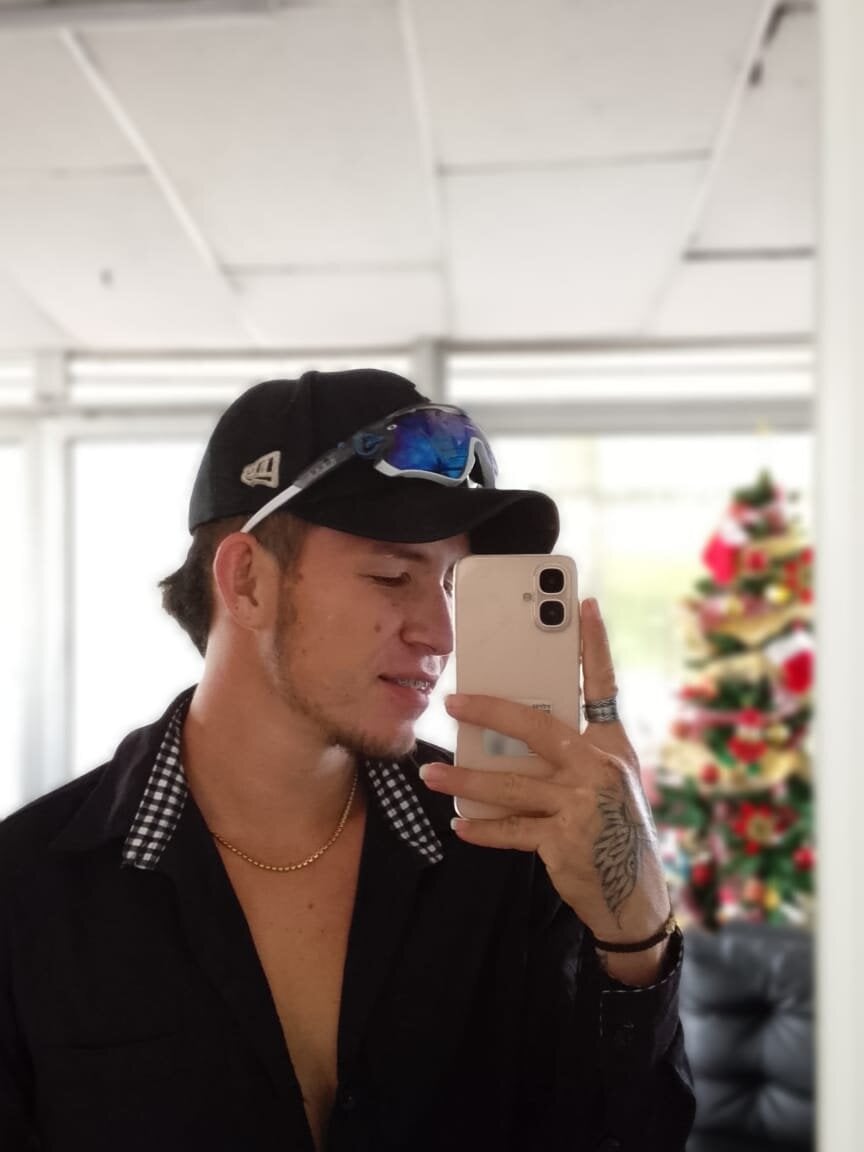 Chuck_LatinBoy Chatroom