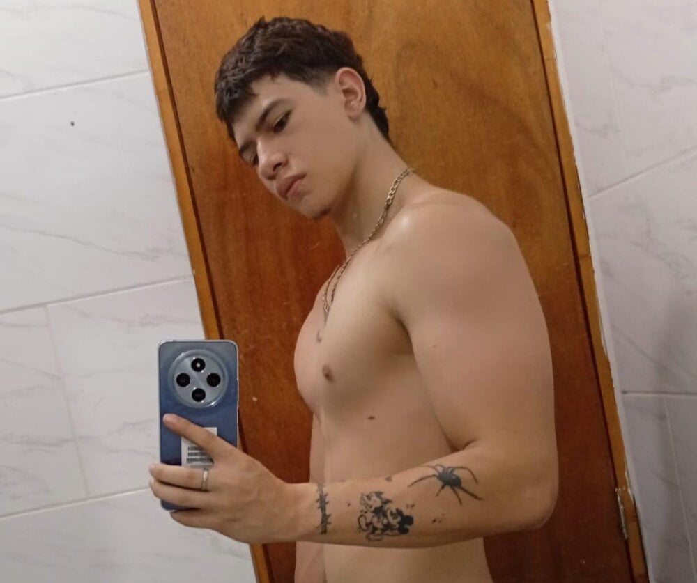 Criss_Adams Chatroom