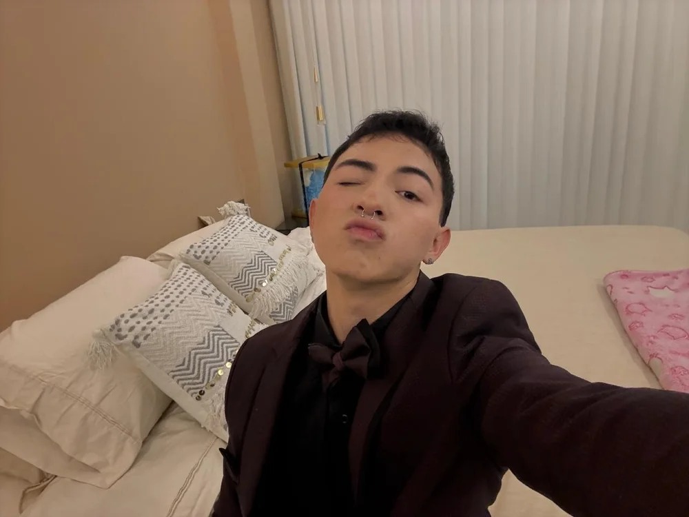 Cristopher_Wild Chatroom