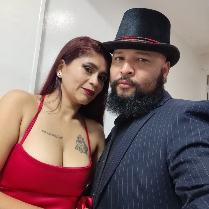 DARK_COUPLE01 Chatroom