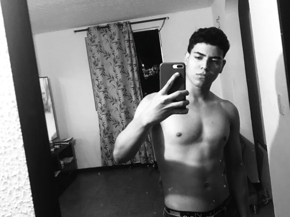 Damian_Rodriiguez Chatroom
