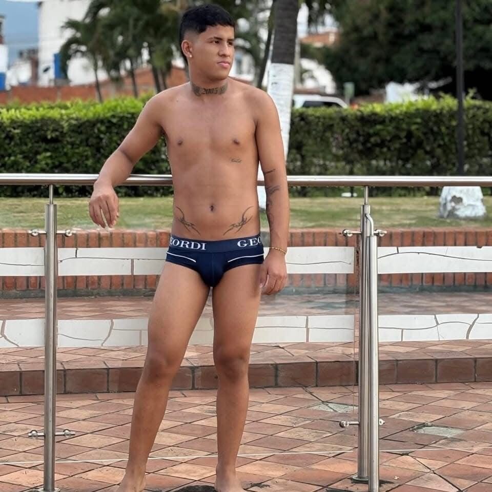 Dylan_horny Chatroom