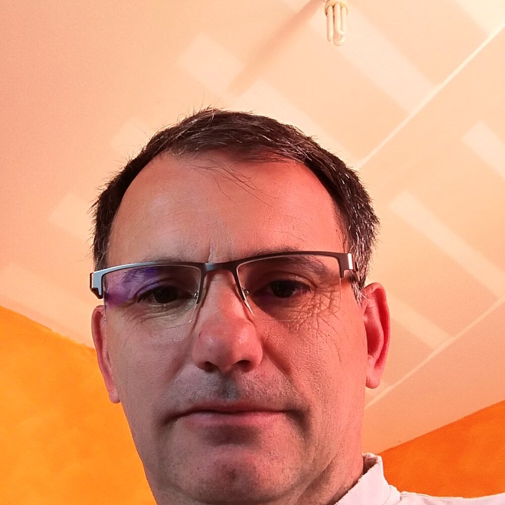 Elteide1970 Chatroom