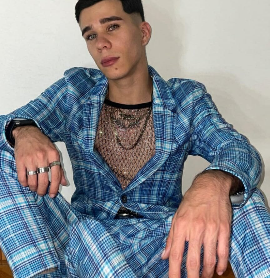 Gabo_white1 Chatroom