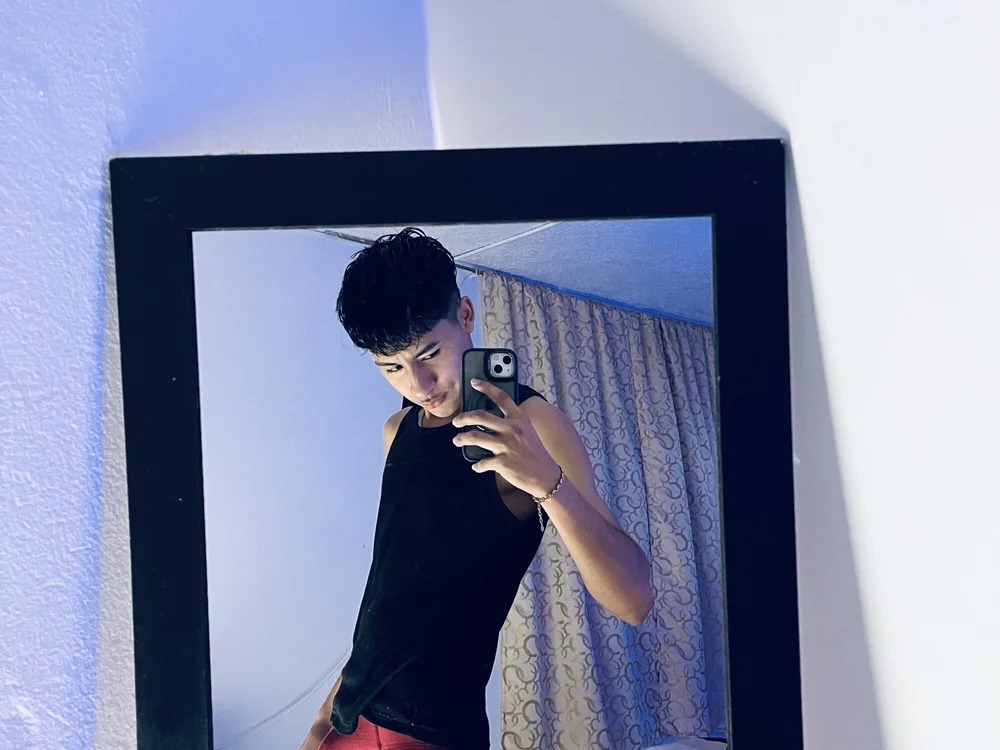 HotSebas_04 Chatroom
