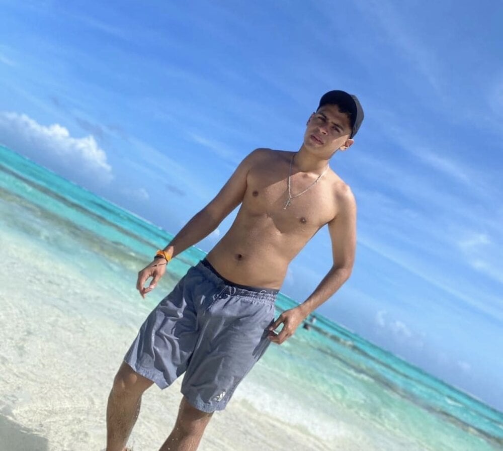 HotWhisper22 Chatroom