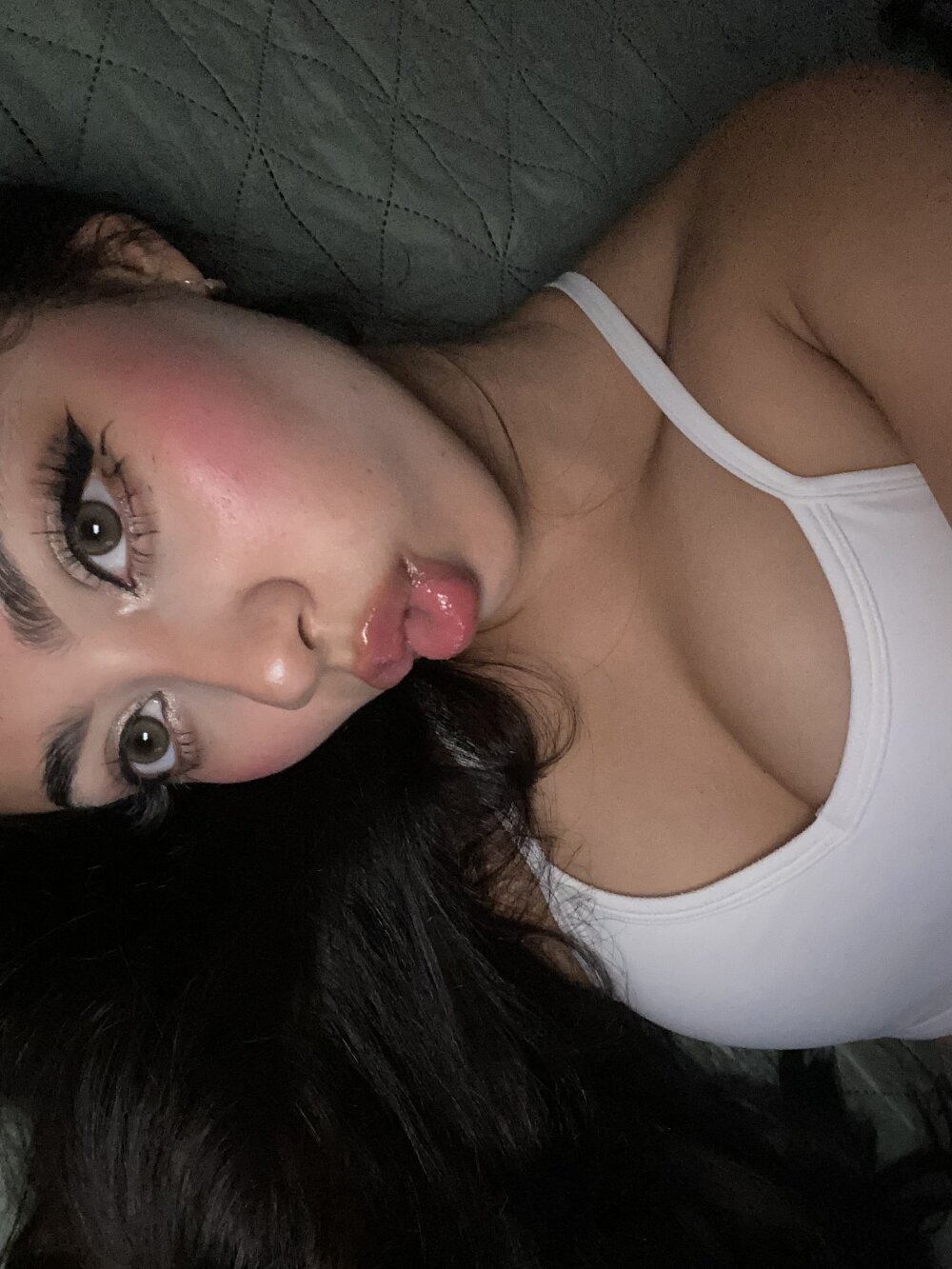 HottGgirl23 Chatroom