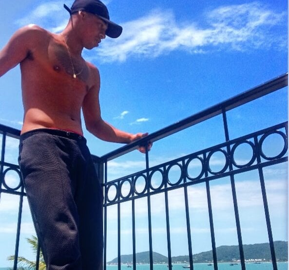 JUNINHOLEKEJR Chatroom