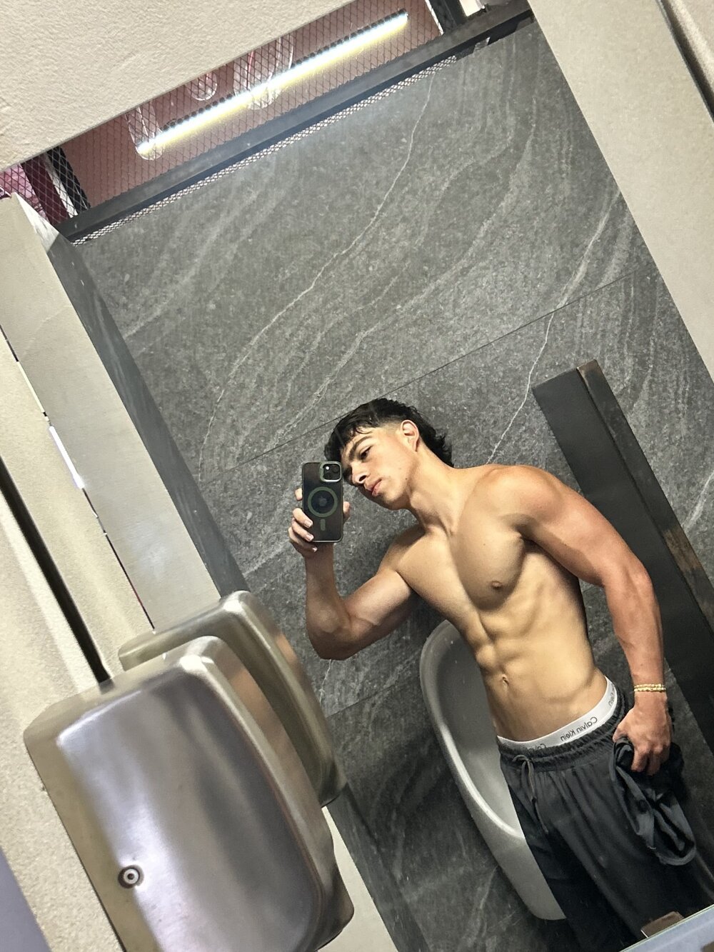 JUSTIN_JHONS Chatroom