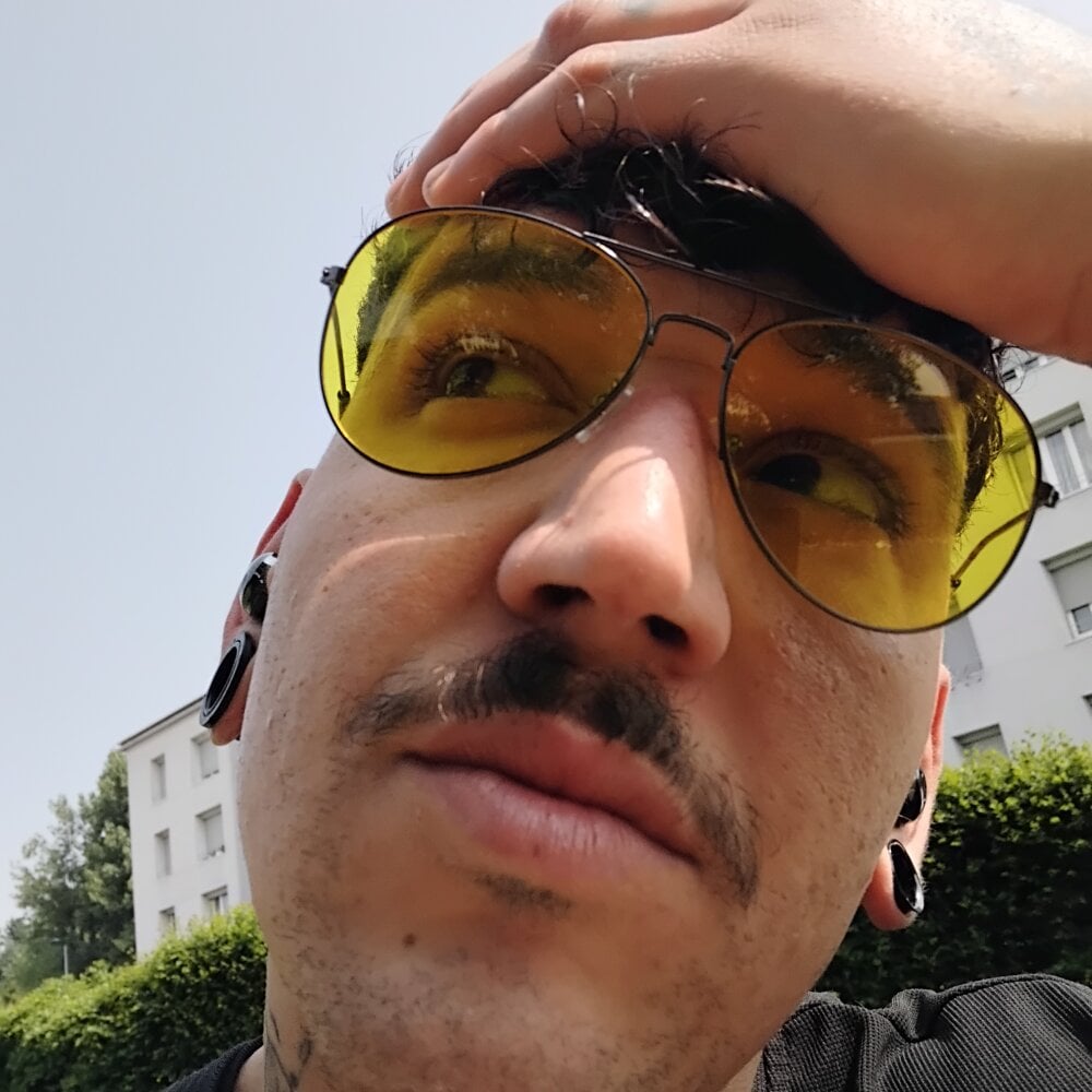 JuicyBigcock@xh Chatroom