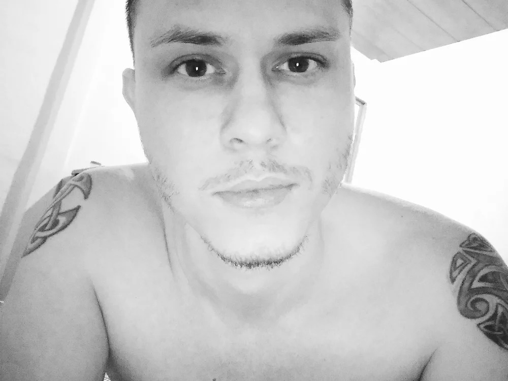 LATIN_WHITE_DICK Chatroom