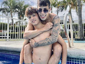 Latin_TwinHot1