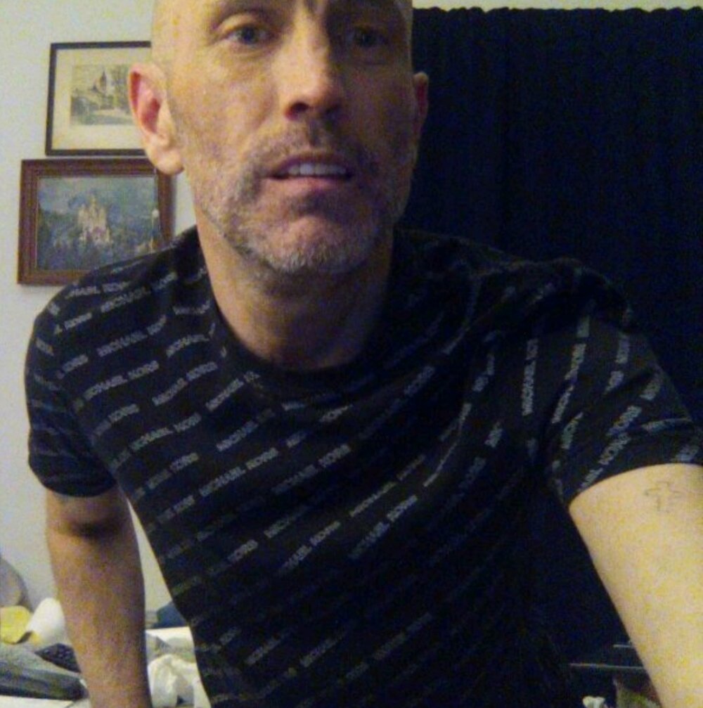 LayingRealism Chatroom