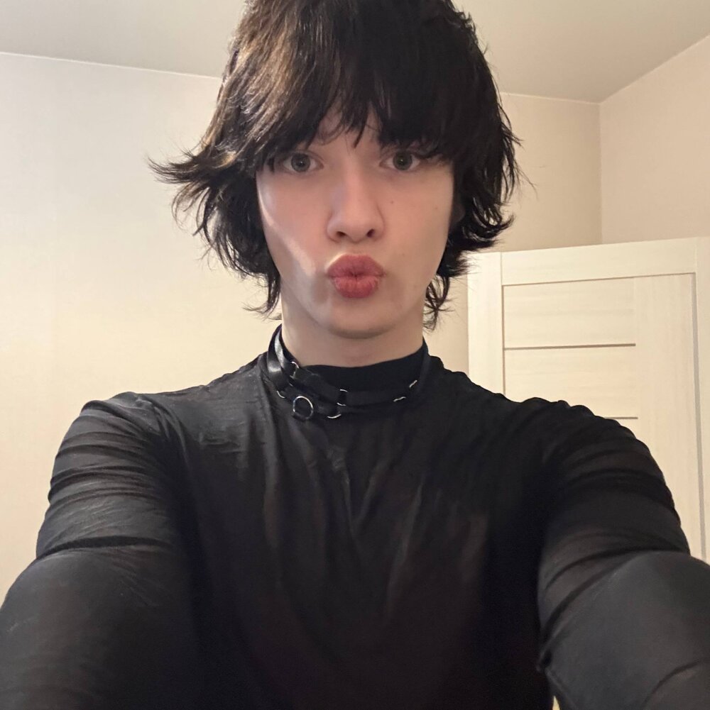 LeonBoykisser Chatroom