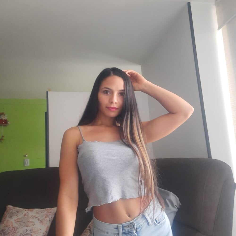 Luana_sweet Chatroom