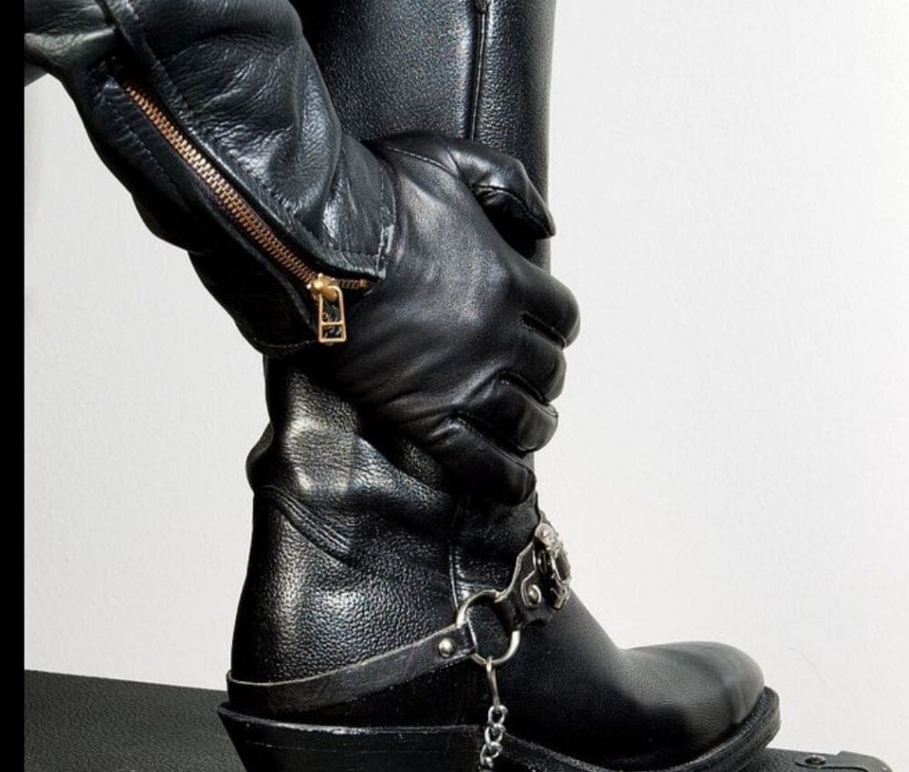 MilitaireDom Chatroom