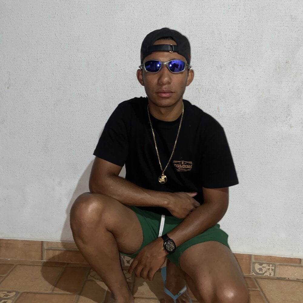 Morenolatino881 Chatroom