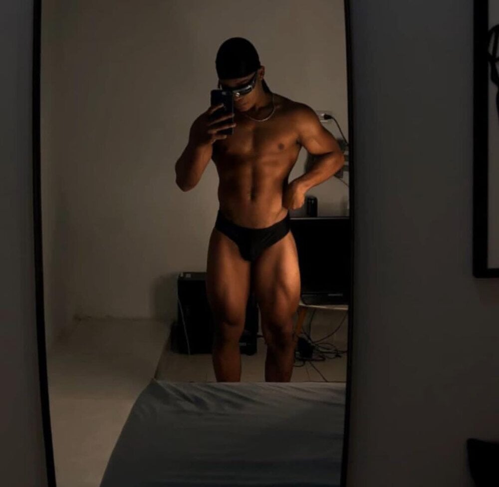 Noah_Black212 Chatroom