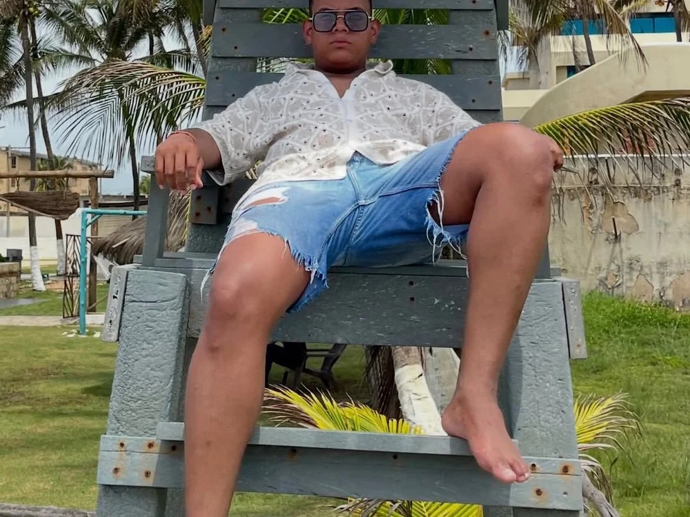 Papi_95 Chatroom