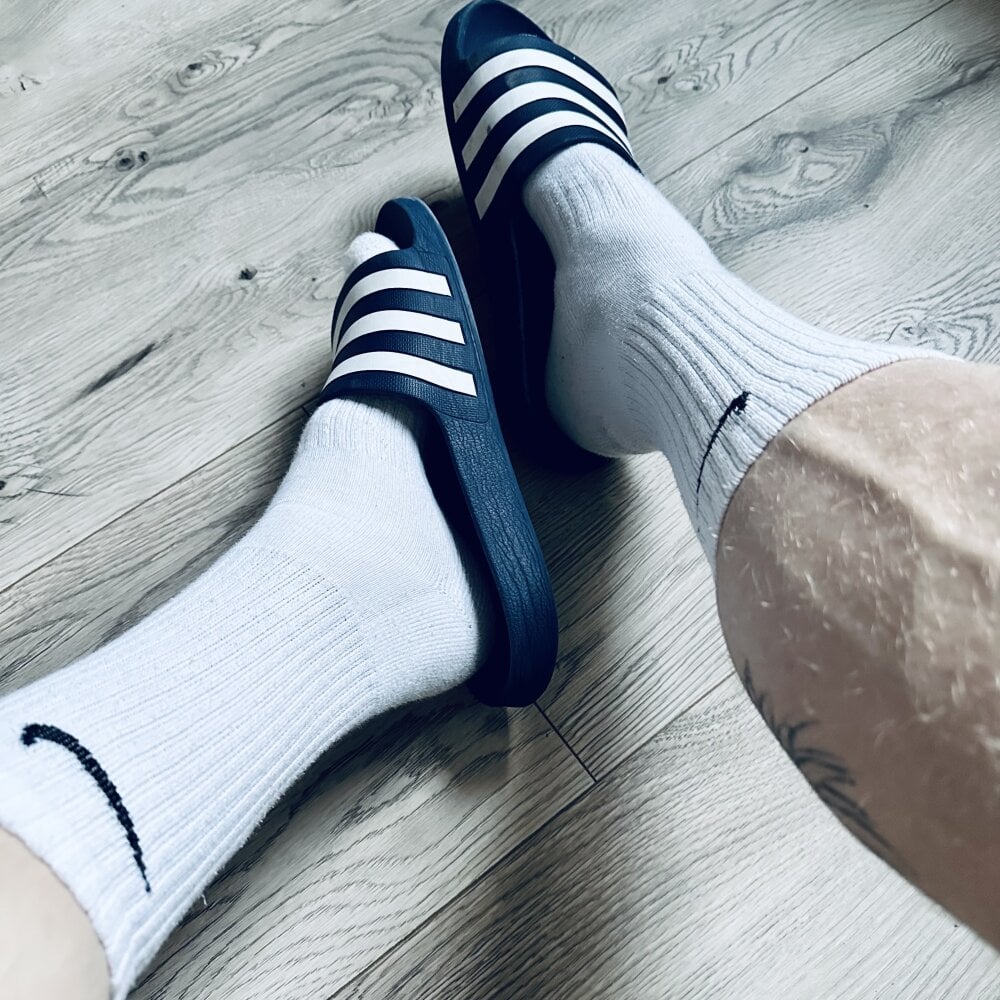 PermissionToTouch_ Chatroom