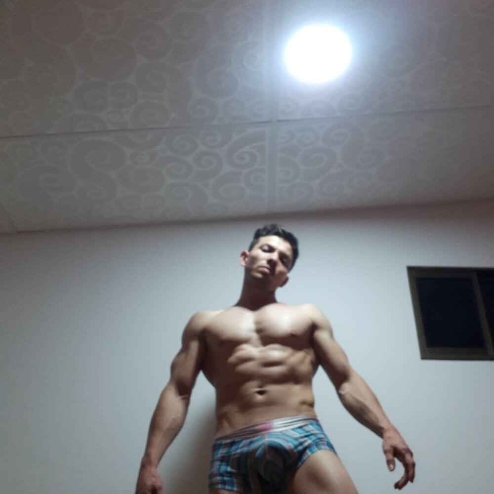 Rocky_Muscle Chatroom