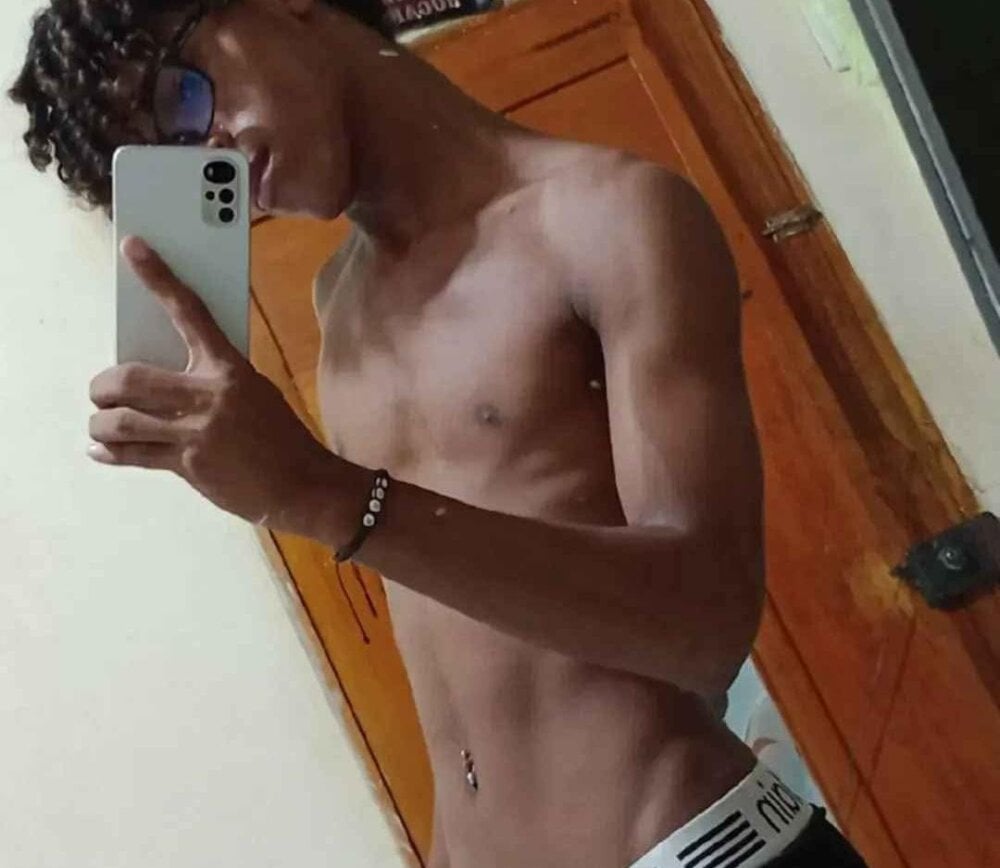 Santy_bigcock_01 Chatroom