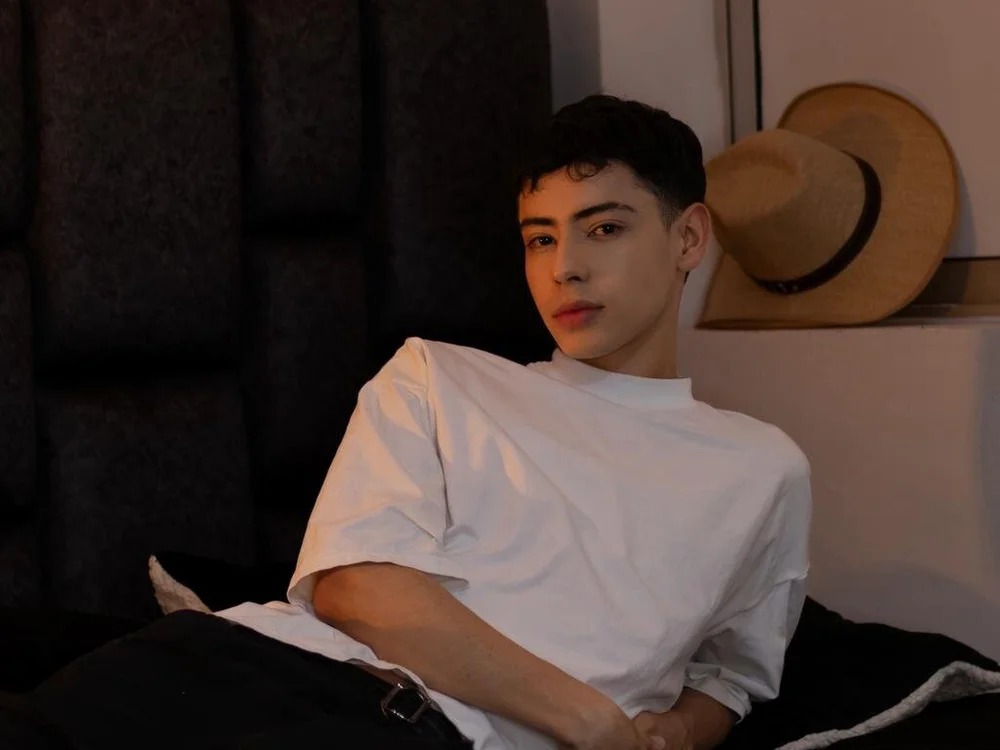 SebastianReed_ Chatroom