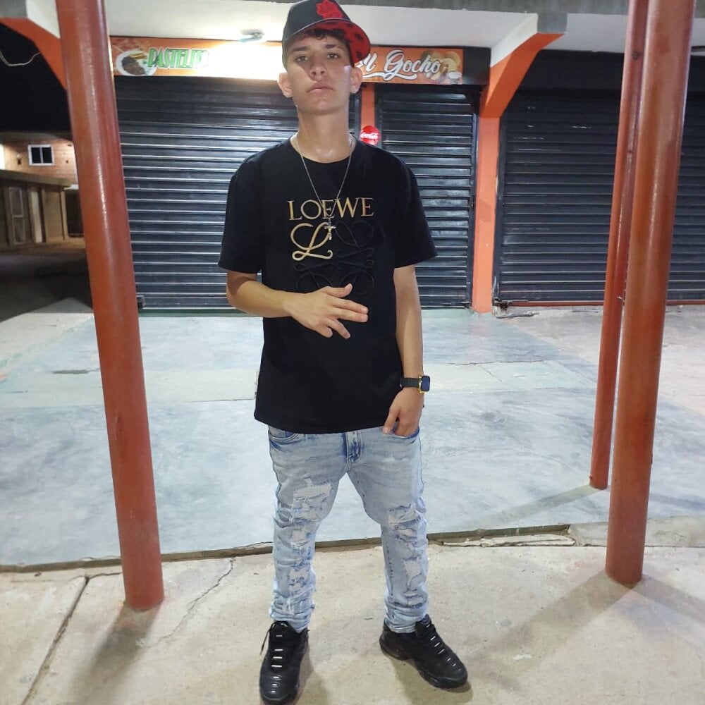 SebatianLittle_ Chatroom