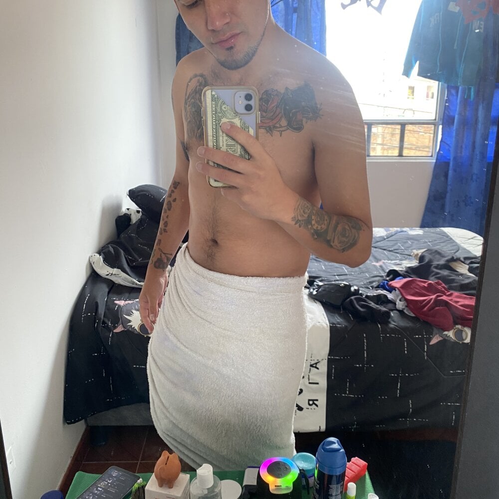 SexyAssXxx69 Chatroom