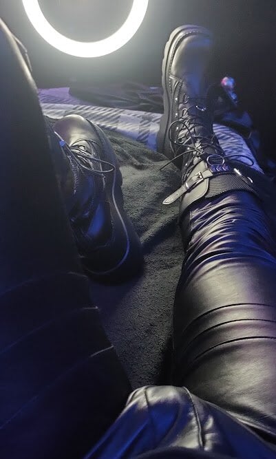 Sissy_bottom Chatroom