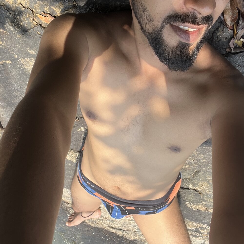 Stoner-boii-Cloudy-arhan Chatroom