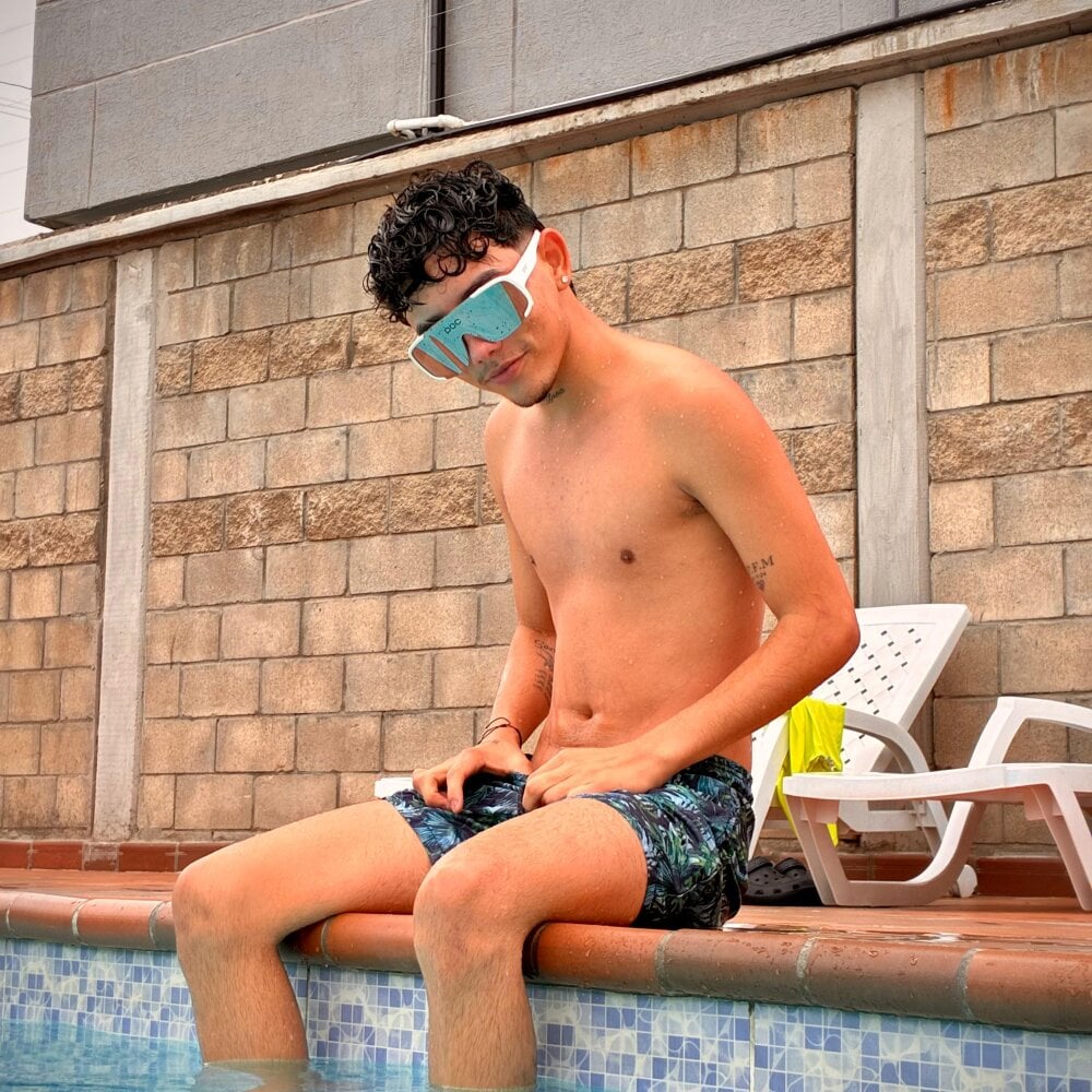 Tayler_Hot_Boy Chatroom