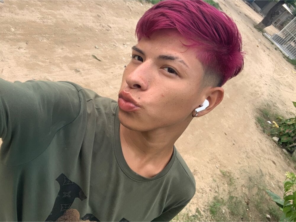 Tessachains_2_ Chatroom