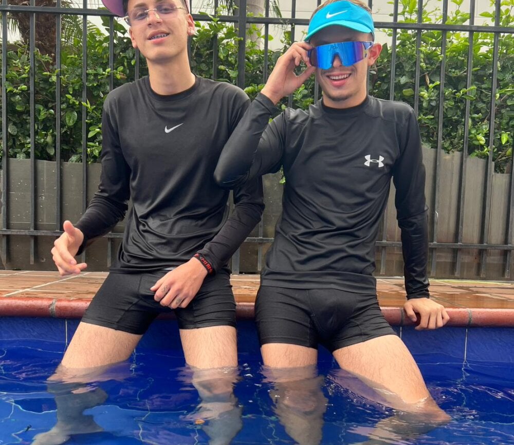 Two_sexboys Chatroom